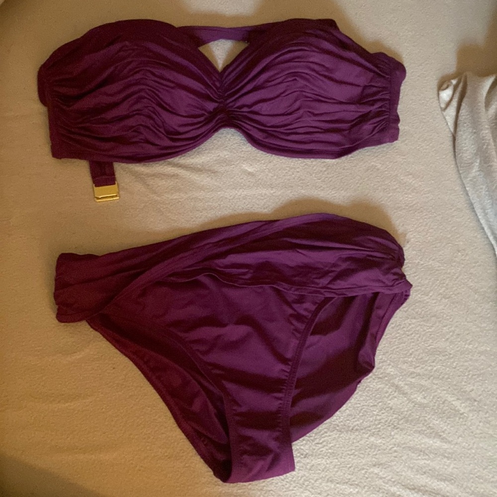 Like new bikini. Beautiful color.